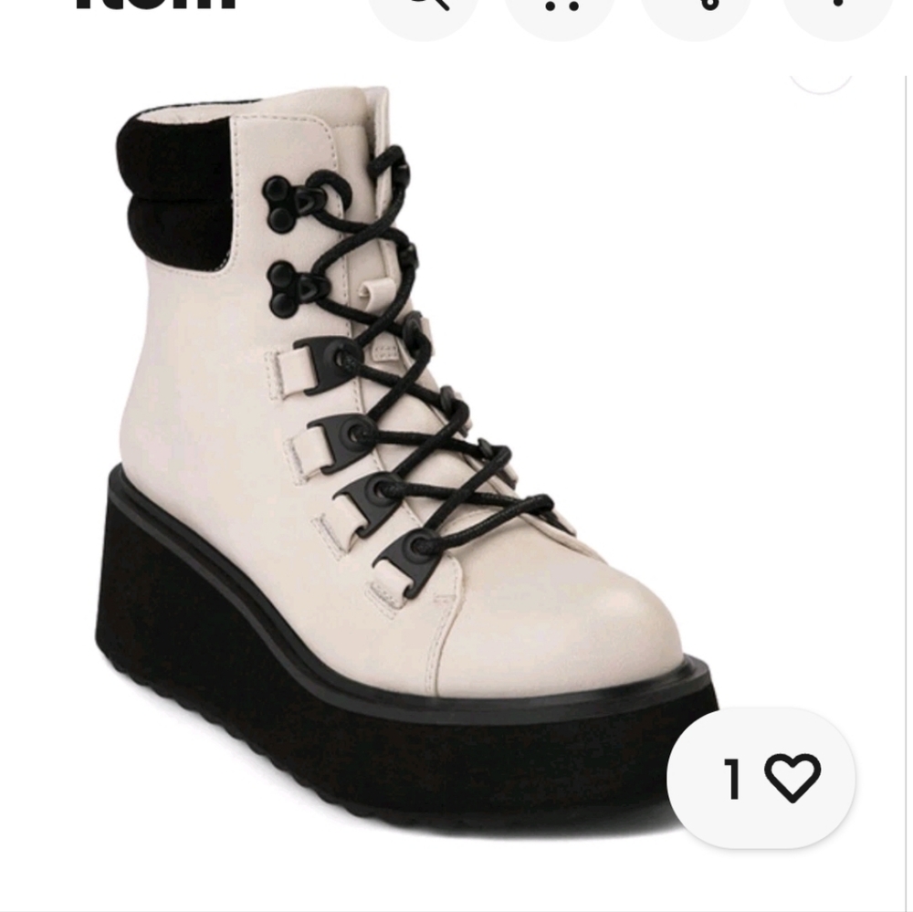 Rocket Dog Platform NWOT Sz9 White/ Black Trim Combat Boots with Chunky Sole